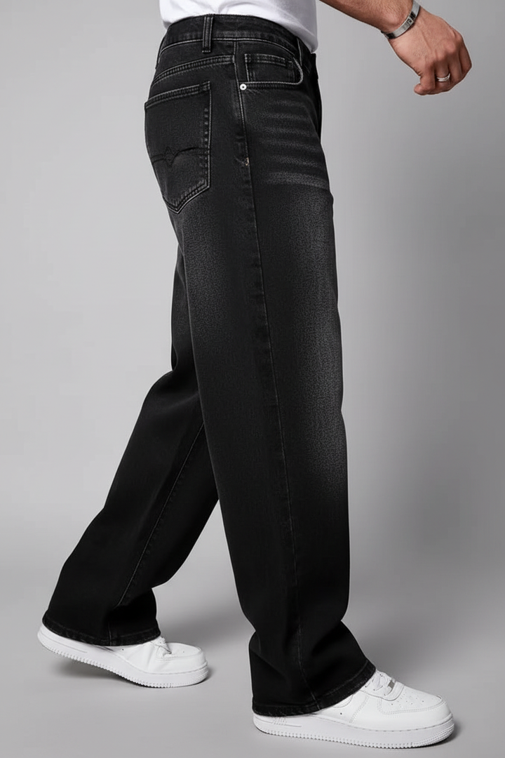 Jeans pose lateral fondo limpio